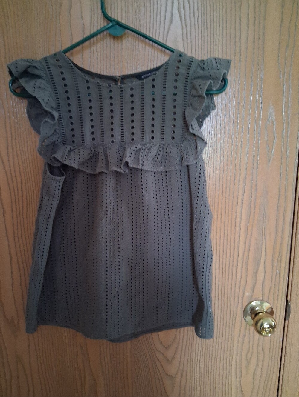 Women's Banana Republic Green Eyelet Ruffle Blouse